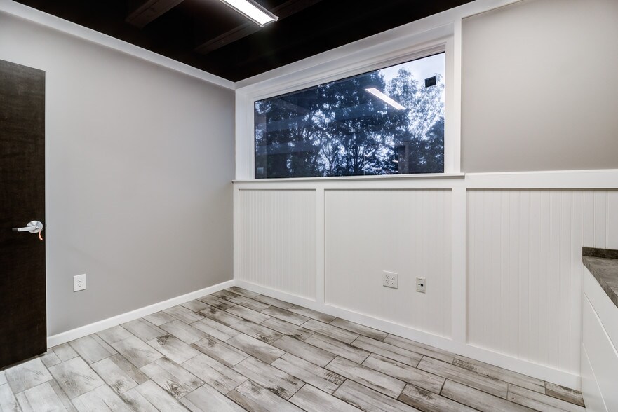 More Photos Of 25300 Lorain Rd, North Olmsted Medical For Lease