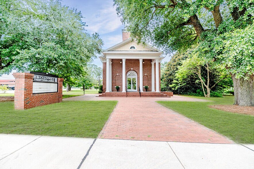 Primary Photo Of 211 Main st, Broadway Religious Facility For Sale