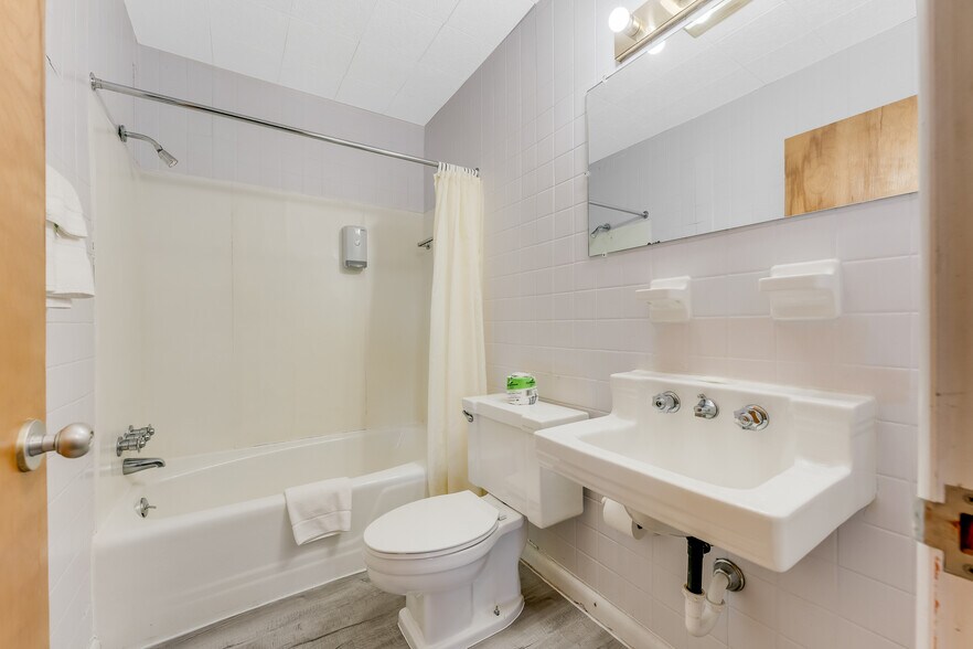 More Photos Of 21507 Seneca Trl, Marlinton Hotel For Sale