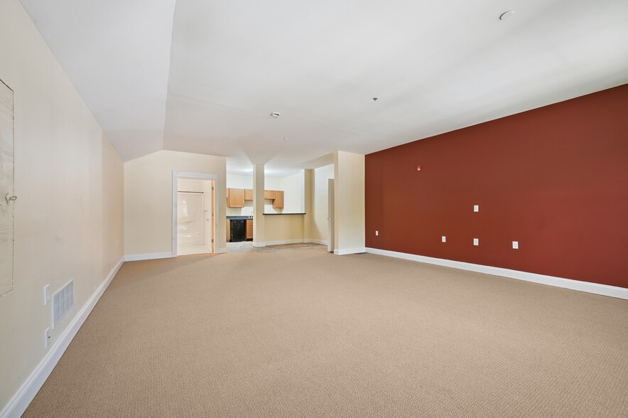 More Photos Of 56 Main St, Stamford Hotel For Sale