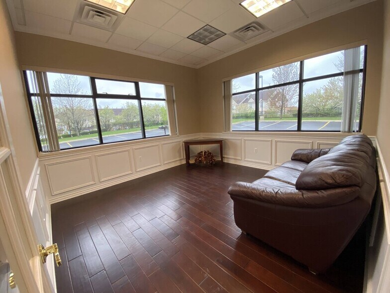 More Photos Of 42500 Eleven Mile Rd, Novi Medical For Lease