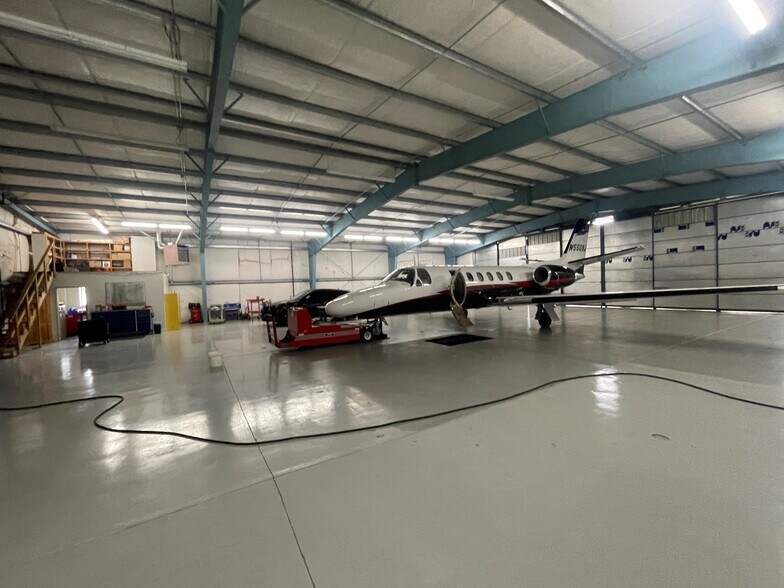 More Photos Of 28717 Grumman Dr, Eugene Airplane Hangar For Lease