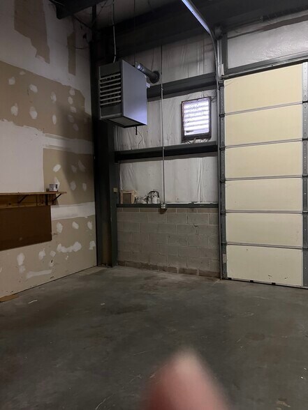 More Photos Of 265 E Bell Dr, Warsaw Distribution For Lease