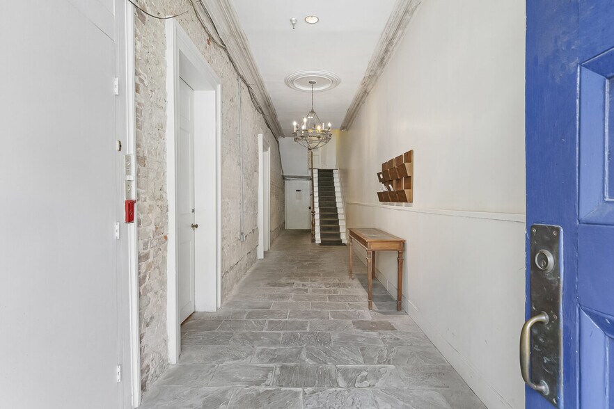 More Photos Of 612 Julia St, New Orleans Apartments For Sale