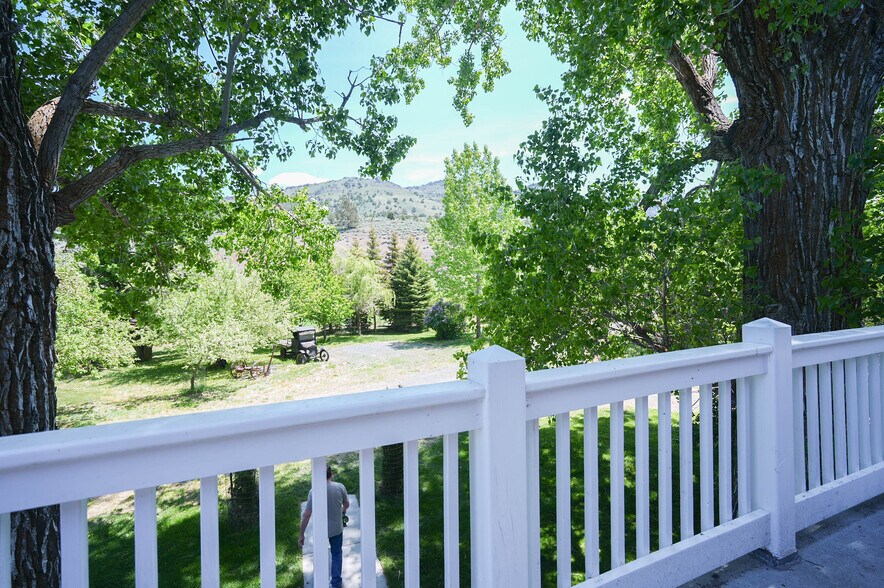 More Photos Of 15682 Highway 395, Lakeview Land For Sale