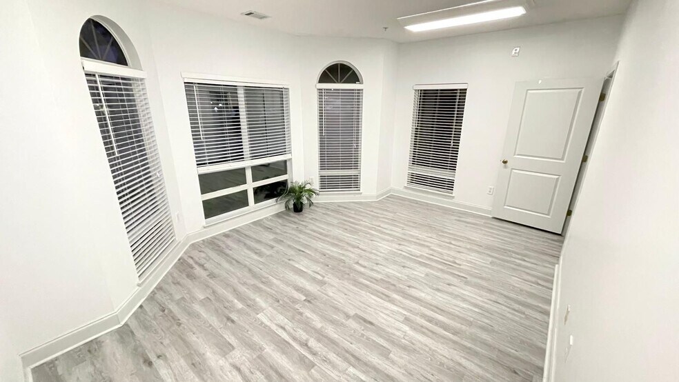 More Photos Of 2015 Barrett Lakes Blvd NW, Kennesaw Office Residential For Lease