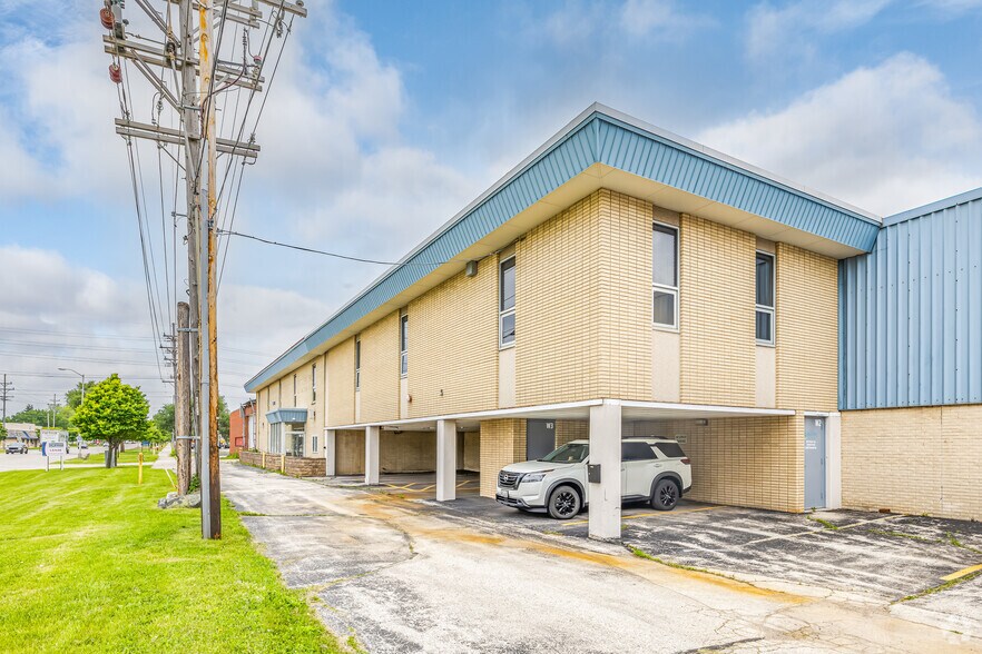 Primary Photo Of 4480 N 124th St, Milwaukee Manufacturing For Lease