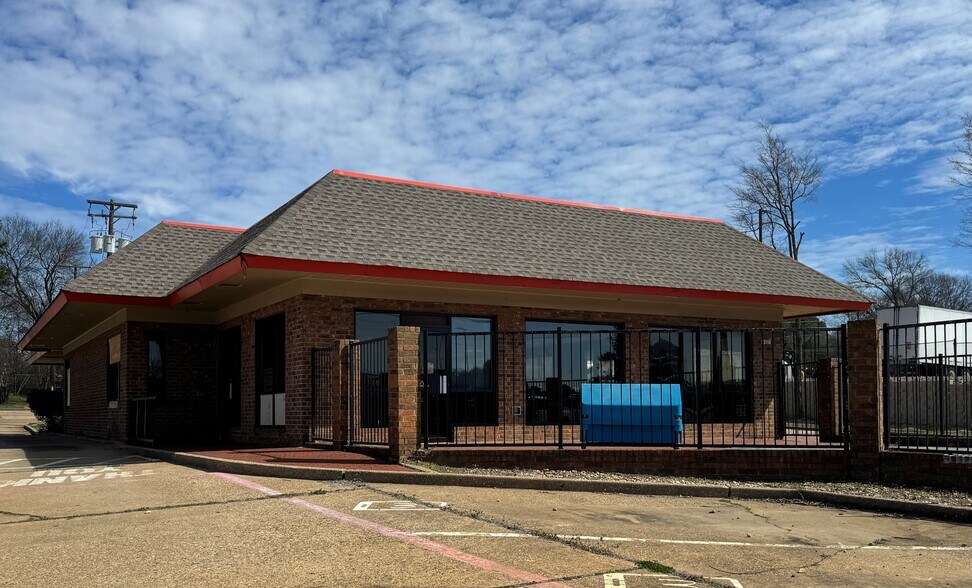 Primary Photo Of 3118 Estes Pky, Longview Fast Food For Sale