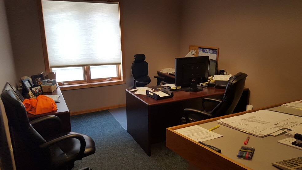 More Photos Of 104 Gateway Rd, Bensenville Flex For Sale