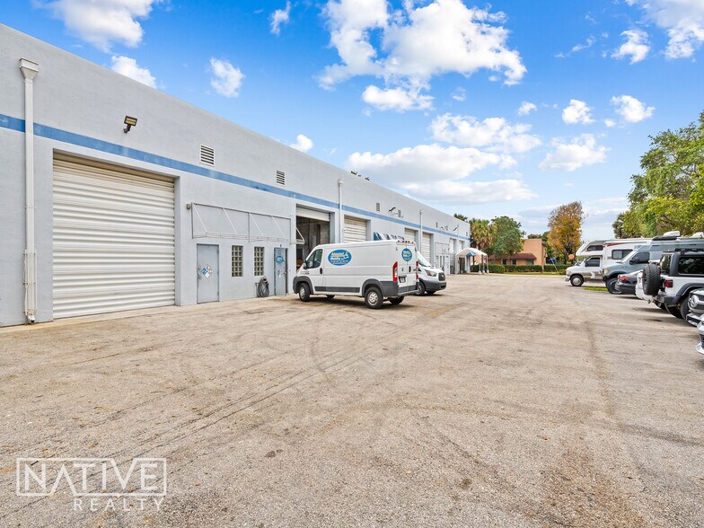 More Photos Of 2365 SW 34th St, Fort Lauderdale Warehouse For Sale