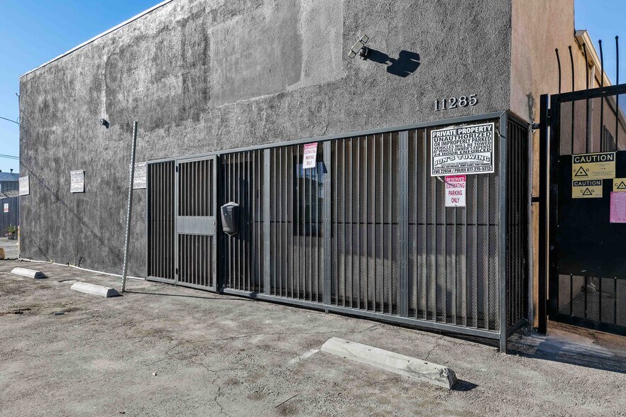More Photos Of 11285 Goss St, Sun Valley Warehouse For Sale