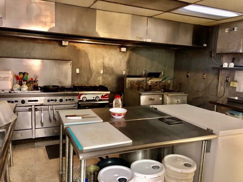 More Photos Of 1108 SW Park Ave, Lawton Restaurant For Sale