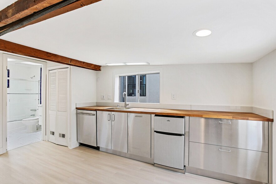 More Photos Of 736 Clementina St, San Francisco Flex For Lease
