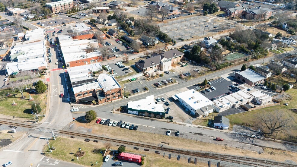 More Photos Of 112 Academy St, Fort Mill Freestanding For Lease