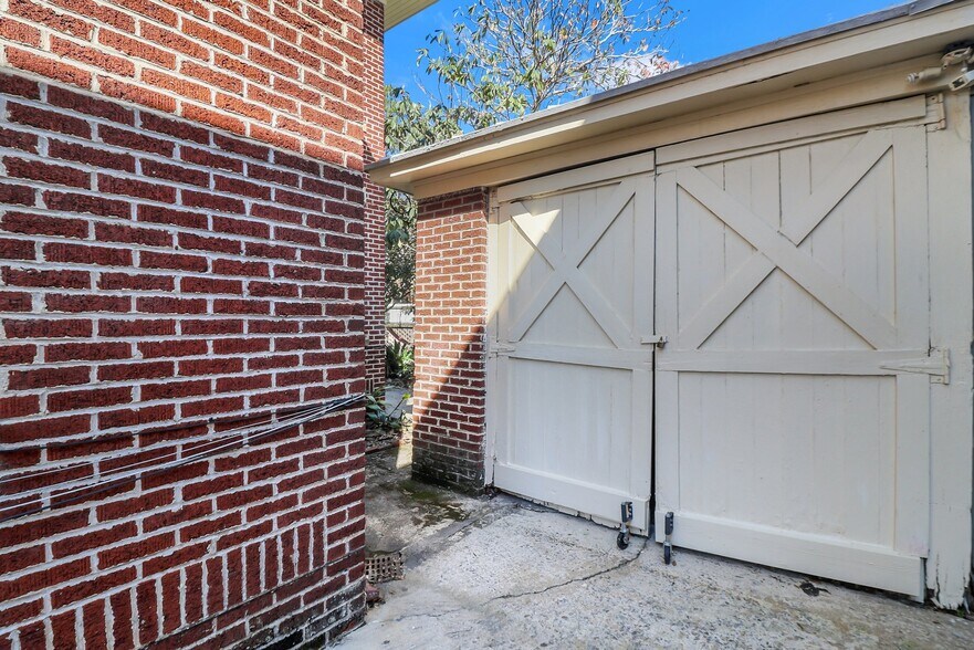 More Photos Of 210 E 48th St, Savannah Apartments For Sale