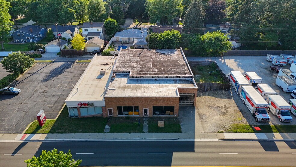 More Photos Of 655 N Washington St, Naperville Service For Sale