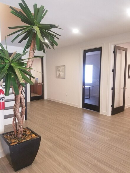 More Photos Of 26207 Oak Ridge Dr, Spring Medical For Lease