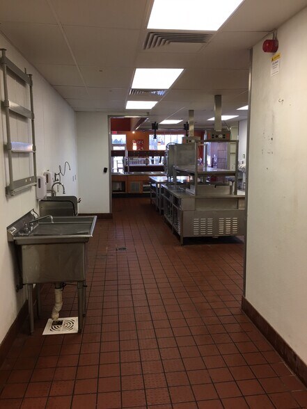 More Photos Of 800 W Walnut St, Watseka Fast Food For Lease