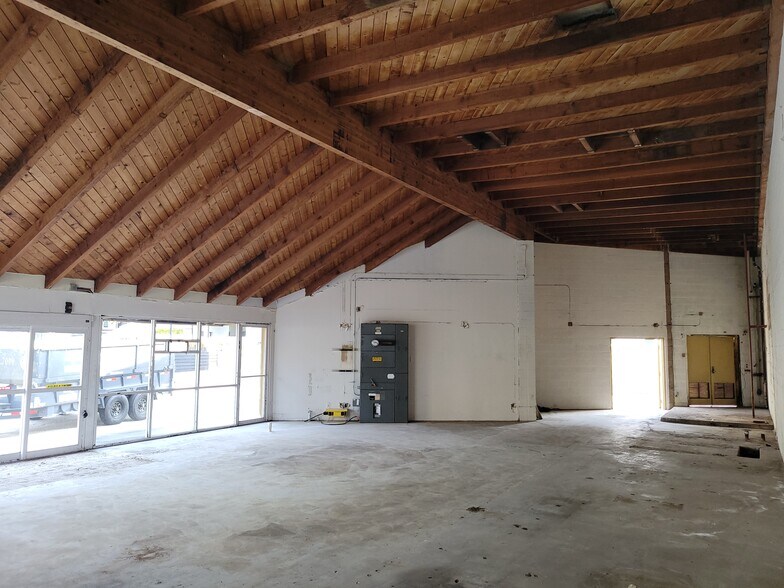 More Photos Of 2934 E Coast Hwy, Corona Del Mar General Retail For Sale