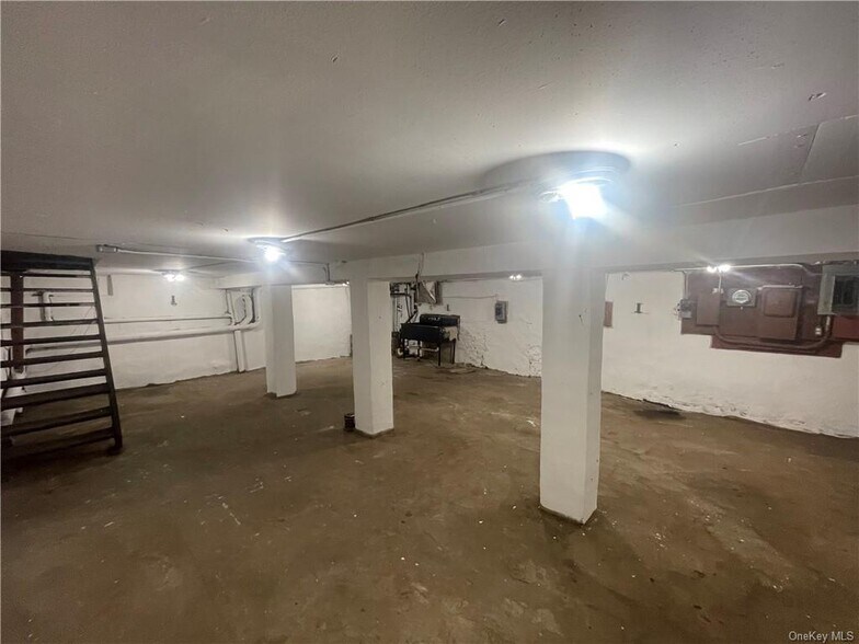 654 Westchester Ave, Bronx, NY 10455 Storefront For Sale