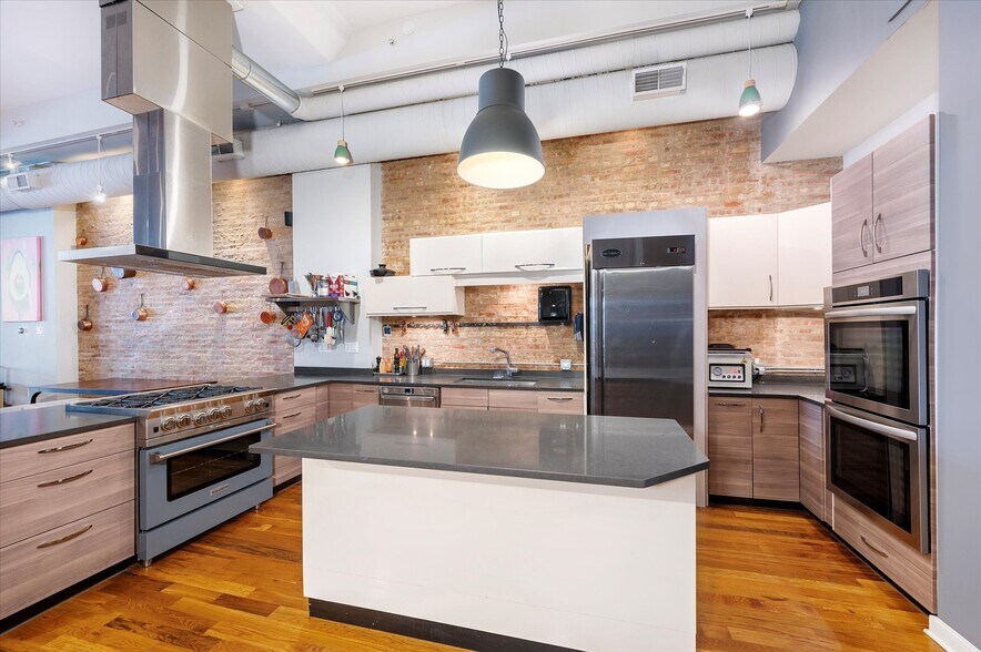 More Photos Of 7322 Madison Ave, Forest Park Storefront Retail Residential For Sale