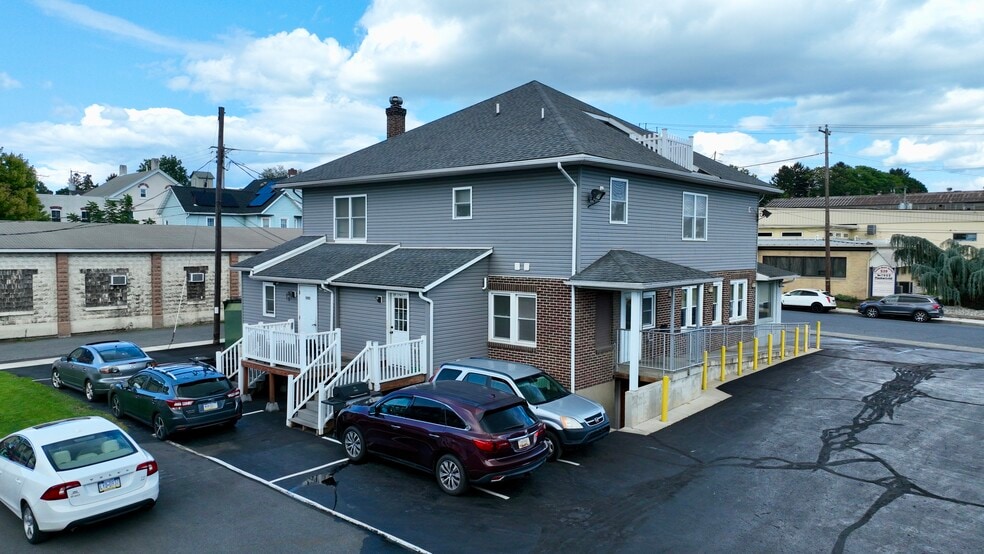 More Photos Of 550 S Main St, Nazareth General Retail For Sale