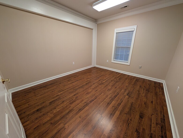 More Photos Of 6511 Creedmoor Rd, Raleigh Office For Lease