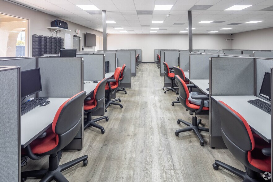 More Photos Of 2328-2332 US Highway 19, Holiday Office For Lease