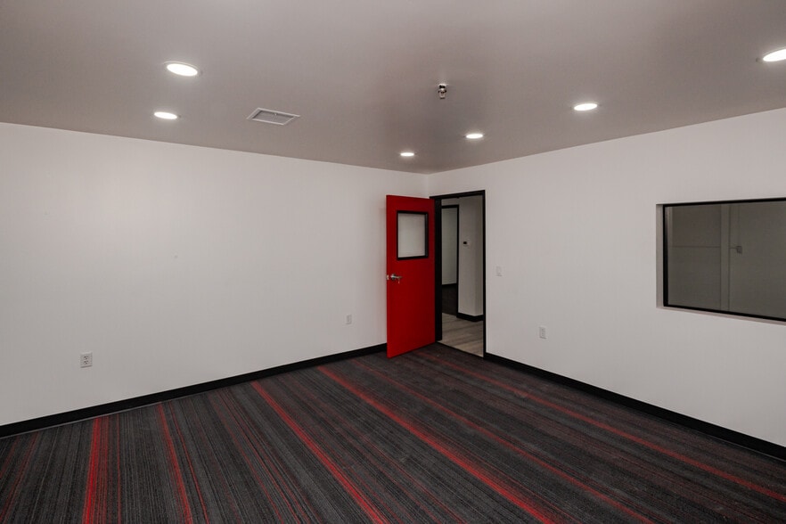 More Photos Of 1851 Commander Dr, Lake Havasu City Freestanding For Lease