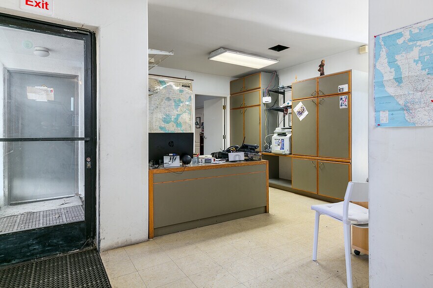 More Photos Of 1550 Victory Blvd, Glendale Office For Sale