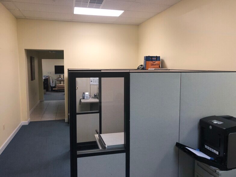 More Photos Of 2014 Renard Ct, Annapolis Showroom For Sale