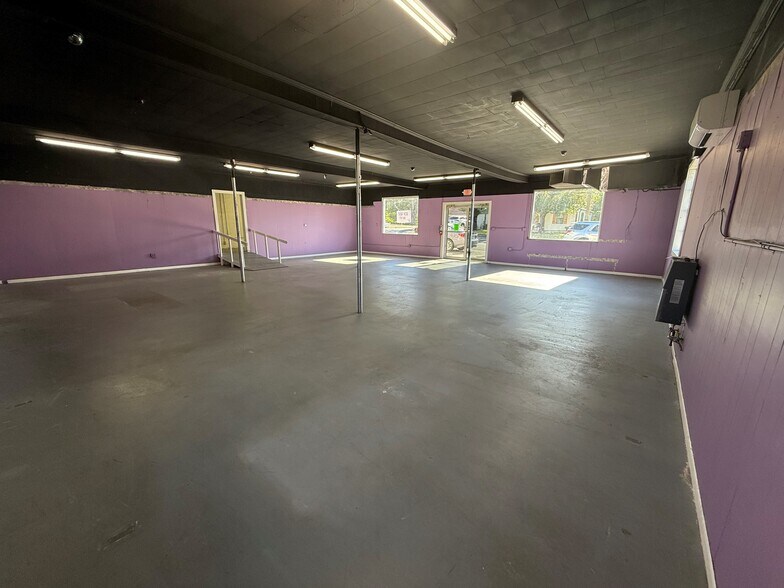 More Photos Of 309 S Main St, Jonesville Freestanding For Lease