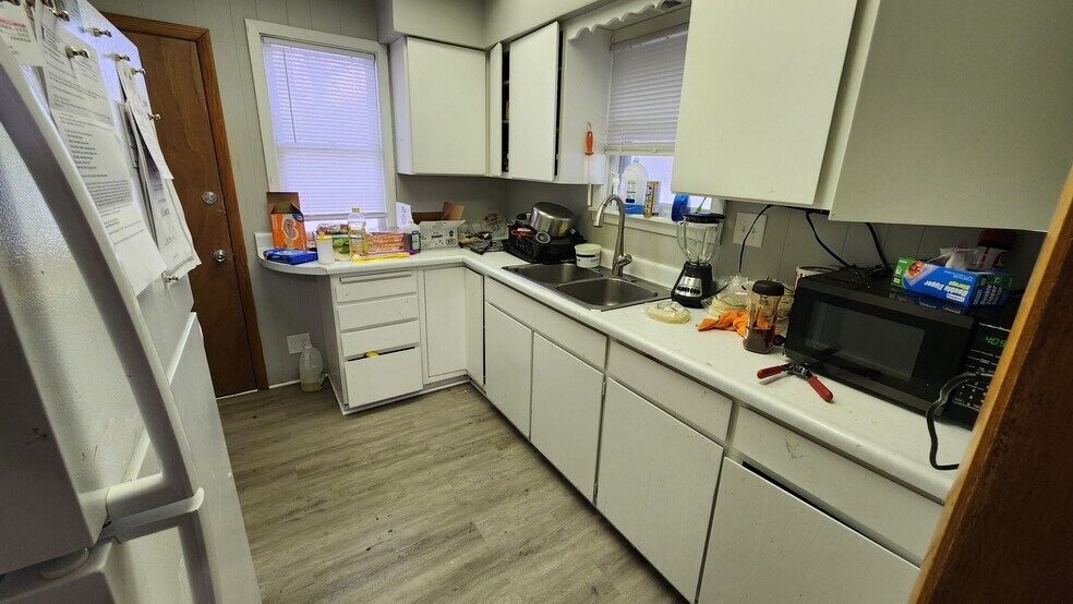 More Photos Of 1110 W Oakland Ave, Austin Apartments For Sale