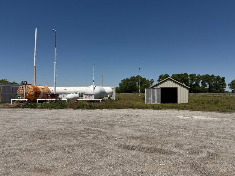 More Photos Of 5328 E Market St, Enid Manufacturing For Sale