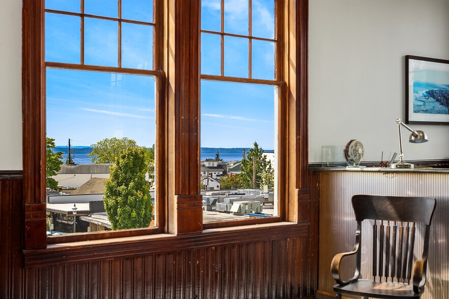 More Photos Of 542 Main St, Edmonds Freestanding For Sale
