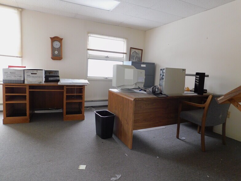 More Photos Of 448 Manville Rd, Pleasantville Office Residential For Sale