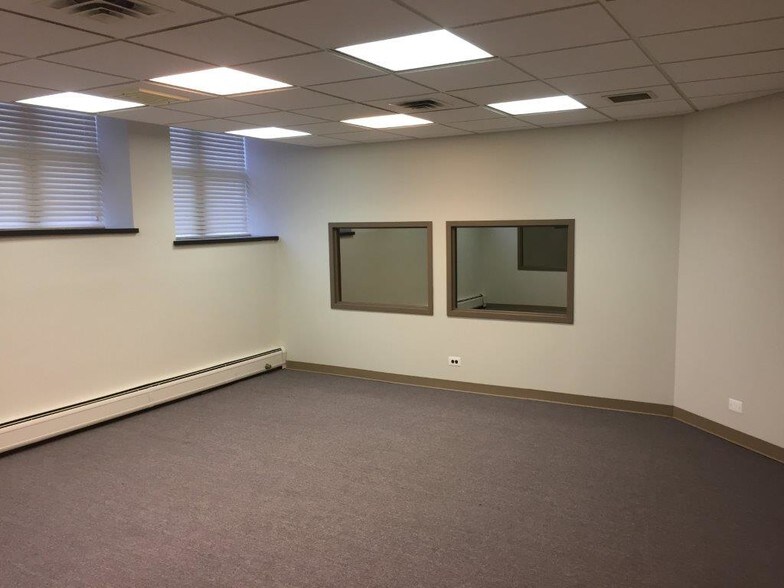 More Photos Of 329-331 S York Rd, Bensenville Daycare Center For Lease