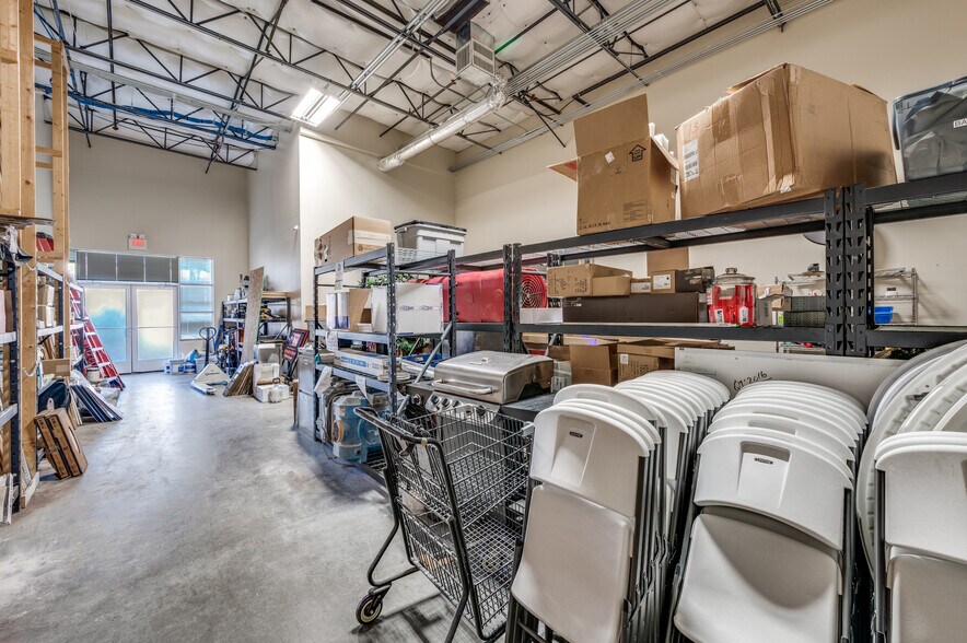 More Photos Of 6652 Pinecrest Dr, Plano Office For Lease