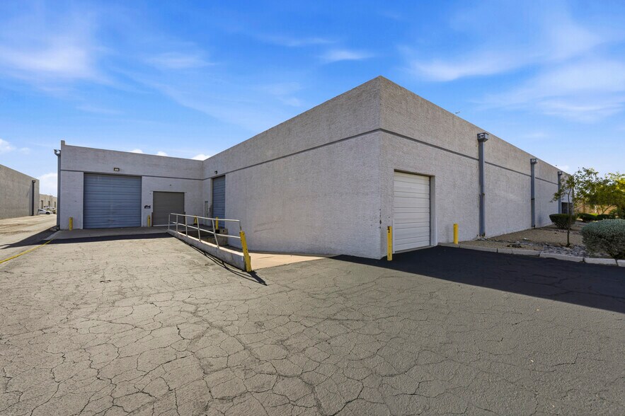 More Photos Of 3745 E Wier Ave, Phoenix Warehouse For Lease