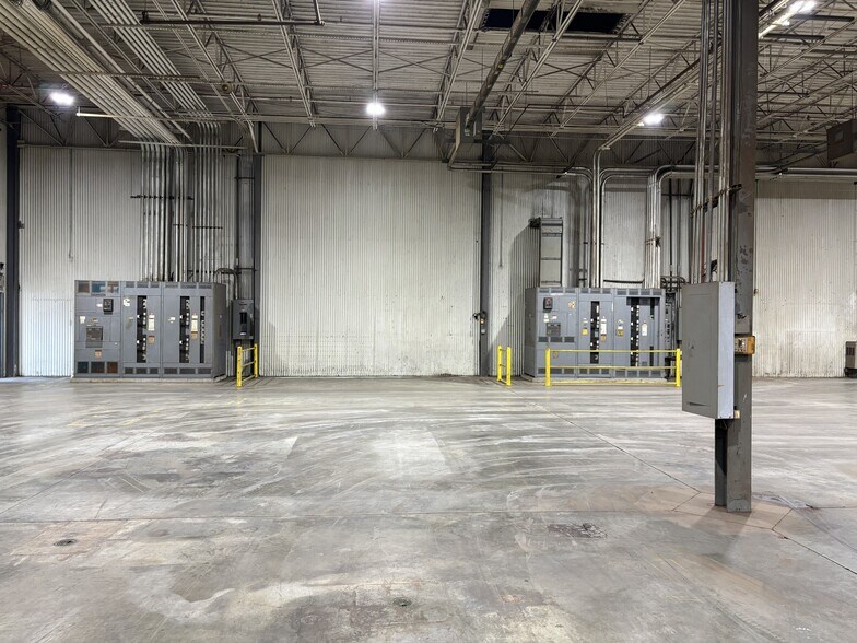 More Photos Of 504 N Ashe Ave, Dunn Warehouse For Lease