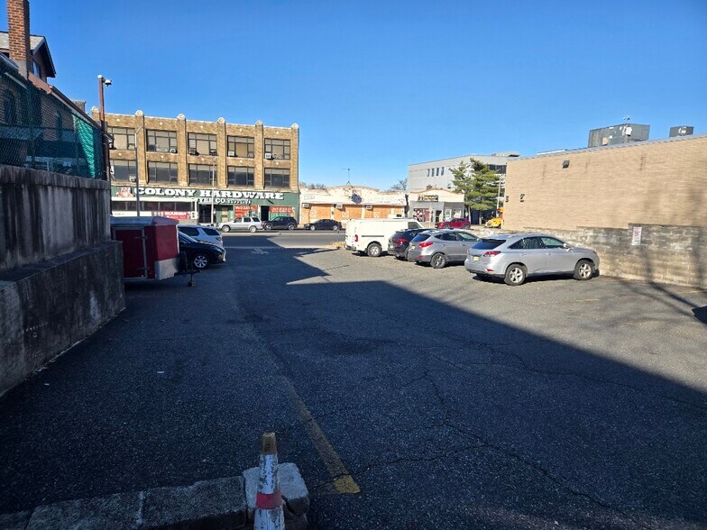 More Photos Of 508 Broad Ave, Ridgefield Storefront Retail Residential For Lease