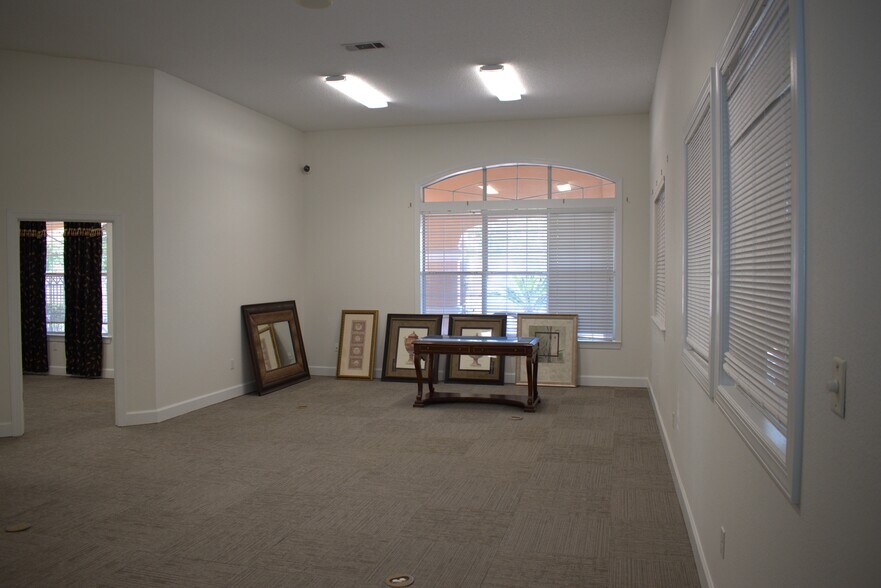 More Photos Of 2252 Beach Dr, Gulfport Office Residential For Lease