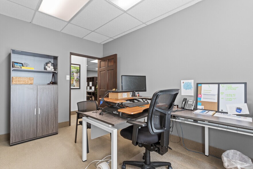 More Photos Of 17734 Preston Rd, Dallas Office For Sale