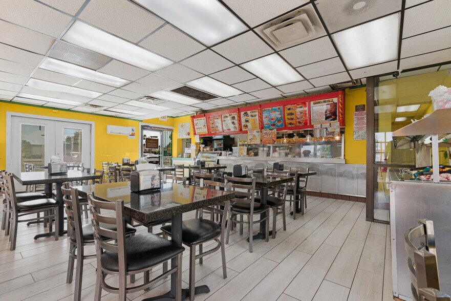 More Photos Of 6120 N 59th Ave, Glendale General Retail For Sale