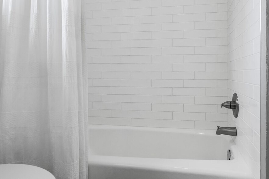 More Photos Of 333 W Burbank St, Fredericksburg Specialty For Sale