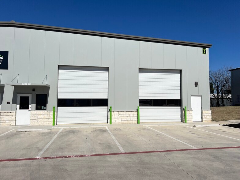 More Photos Of 607 Leander Dr, Leander Unknown For Lease