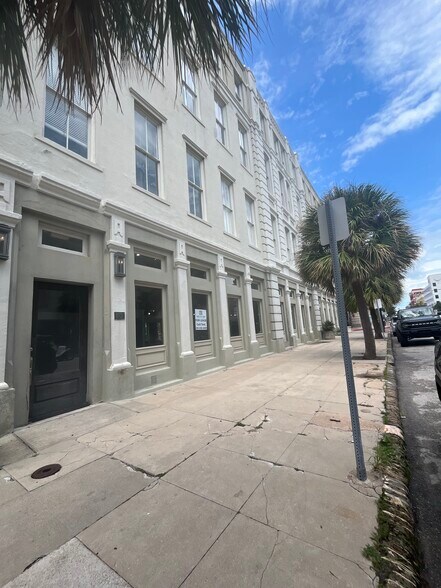 More Photos Of 2207 Post Office St, Galveston Apartments For Lease