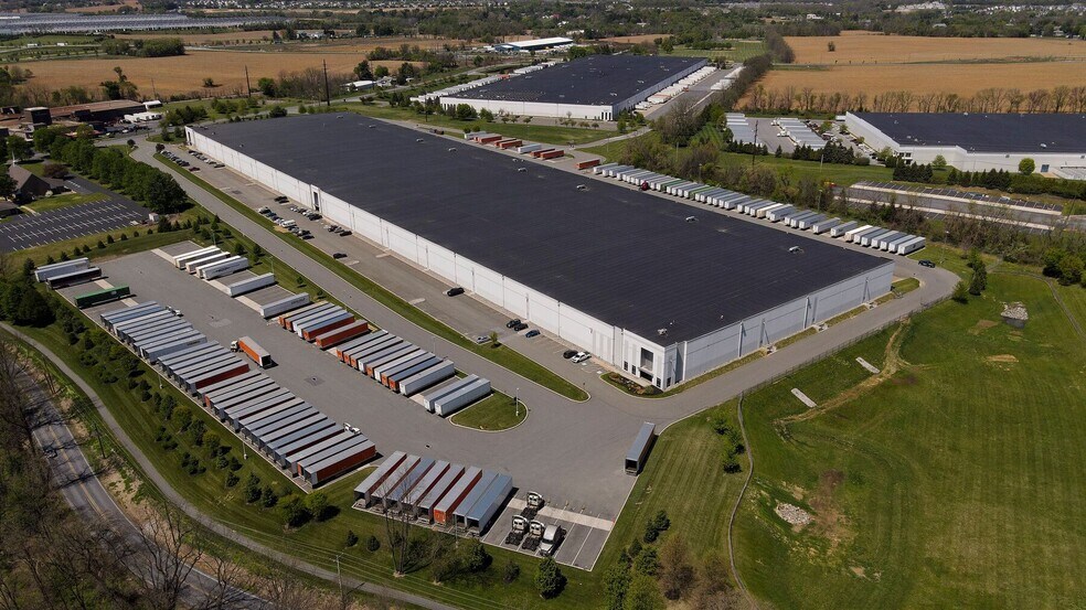 More Photos Of 8018 Quarry Rd, Alburtis Distribution For Lease