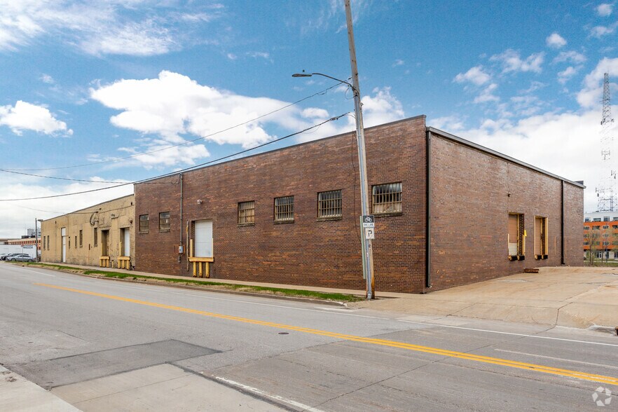 More Photos Of 1100 Cherry St, Des Moines Warehouse For Lease