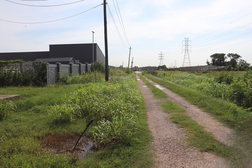 Primary Photo Of 427 Proctor Rd, Baytown Warehouse For Sale